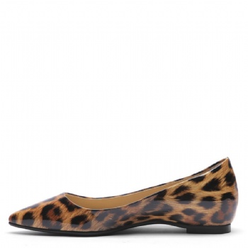 Pointed leopard-print loafers